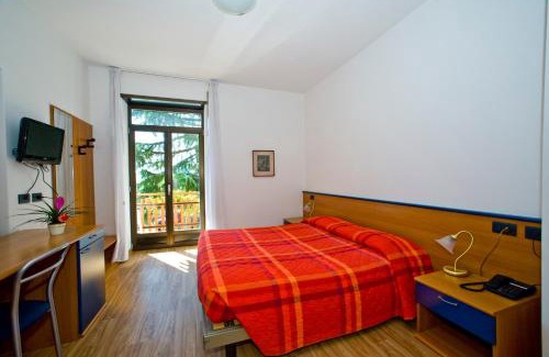 Canale di Tenno Hotel | Hotel Antica Croce - Gardaslowemotion