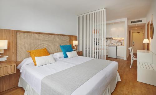 Cala Santany Hotel | Hotel Apartamentos Cala Santanyi
