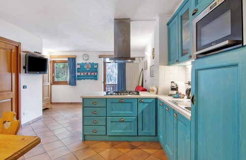 Campodolcino Apartment | Hotel Apartment "Residence Larice Bianco N6" with Mountain View, Shared Terrace & Wi-Fi