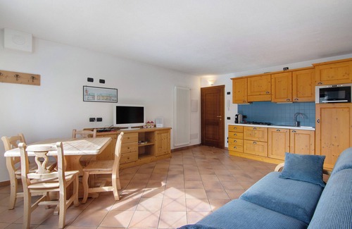 Campodolcino Apartment | Hotel Apartment "Residence Larice Bianco N5" with Mountain View, Shared Terrace & Wi-Fi