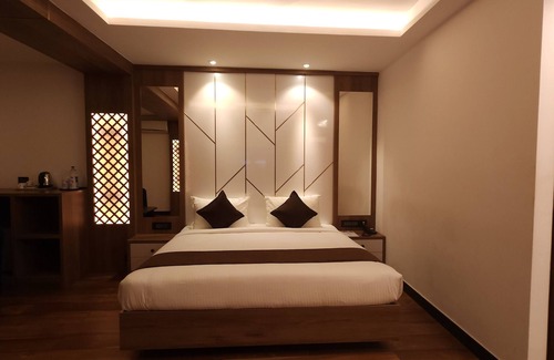 Onamthuruth Hotel | Hotel Arcadia