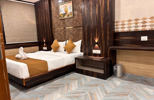 Borivali West Hotel | HOTEL ARTS PALACE