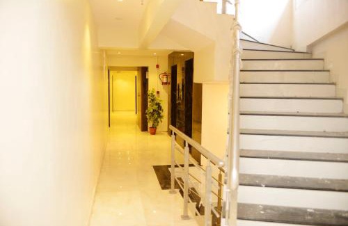 Girgaon Hotel | Hotel Ashyana - Near To Grant Road Station Mumbai
