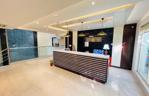 Anand Vihar Hotel | Hotel Aura IP Grand Karkardooma Metro Station New Delhi Couple friendly