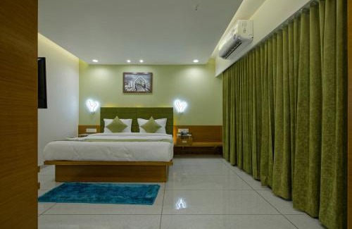 Sarkhej Hotel | HOTEL AURELLIA