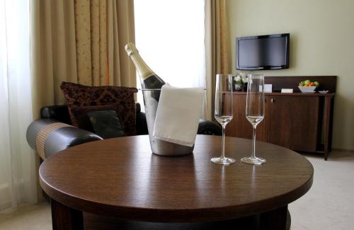 Zlin Hotel | Hotel Baltaci Atrium