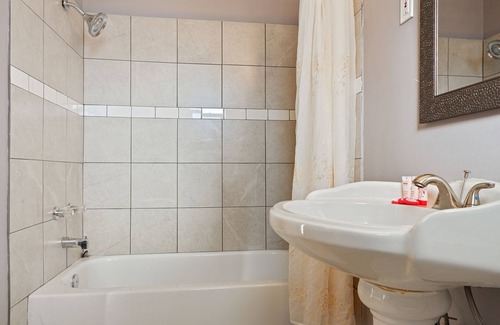 Fort Macleod Hotel | Hotel Bethel - Fort MacLeod, AB
