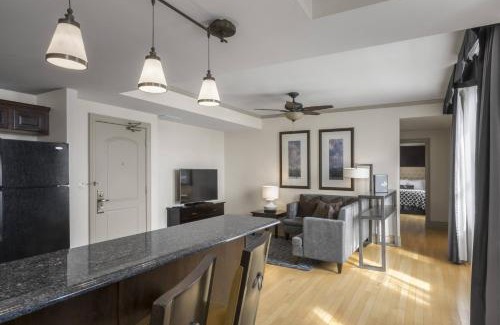 Downtown Hotel | Hotel Blackhawk, Autograph Collection
