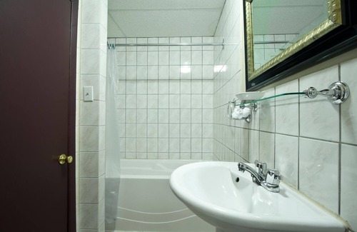 Gay Village Hotel | Hotel Bon Accueil