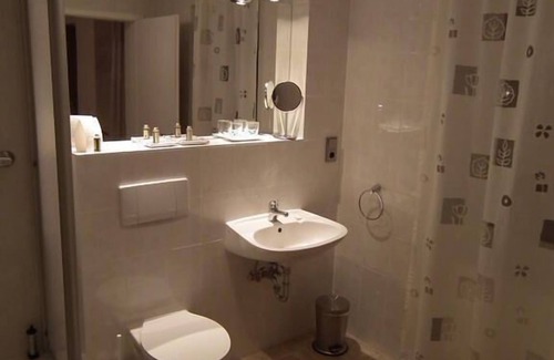 Schalkenmehren House | Hotel Café del Maar