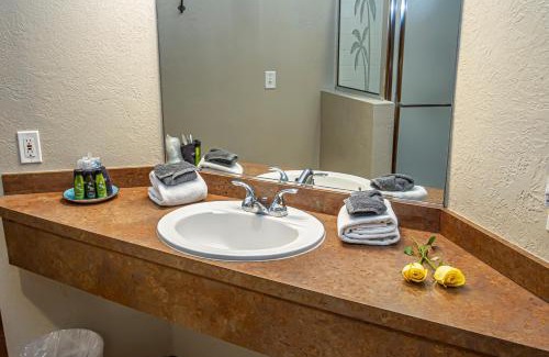 Tahquitz River Estates Hotel | Hotel California