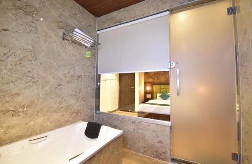 Mumbai Hotel | HOTEL CANDOR AMIGO