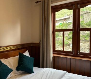 Mustang Hotel | Hotel Caravan