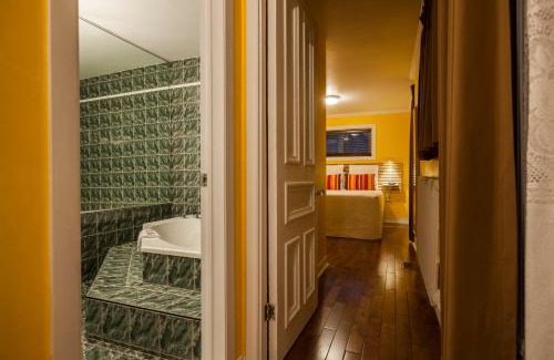 Quartier des Spectacles Hotel | Hotel Chateau de l'Argoat