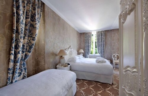 La Croix des Gardes Hotel | Hotel Chateau De La Tour