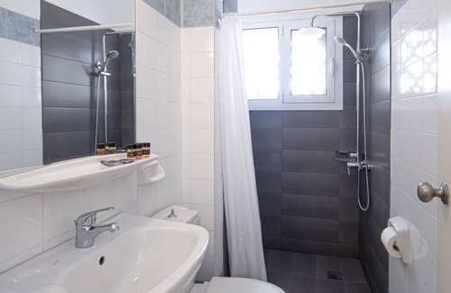 Bralos Hotel | Hotel Cokkinis