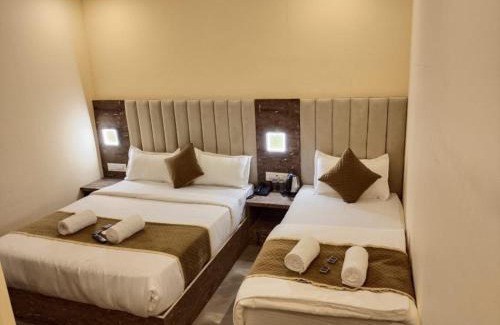 Goregaon West Hotel | Hotel Crystal Castle Goregaon West Link Road, Mumbai