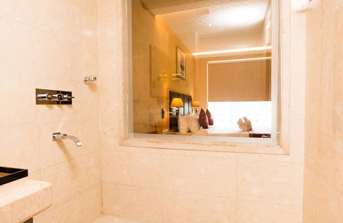 Indira Nagar Hotel | Hotel D'corbiz