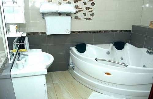 Bab Ezzouar Hotel | Hotel Dar El Aaz