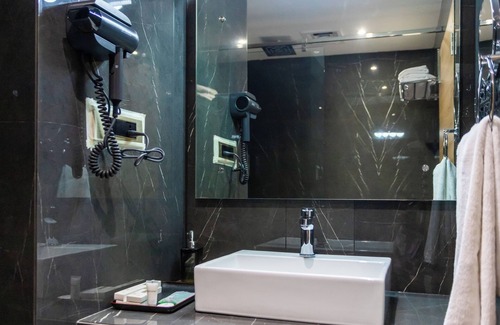 Manigram Hotel | Hotel De Crown Inn