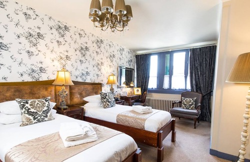 La Chartre-sur-le-Loir Hotel | Hotel De France - LOGIS DE FRANCE