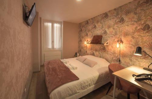 Poncin Hotel | Hotel De La Croisée