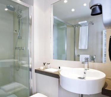 Arsenal Hotel | Hotel de Neuve by Happyculture