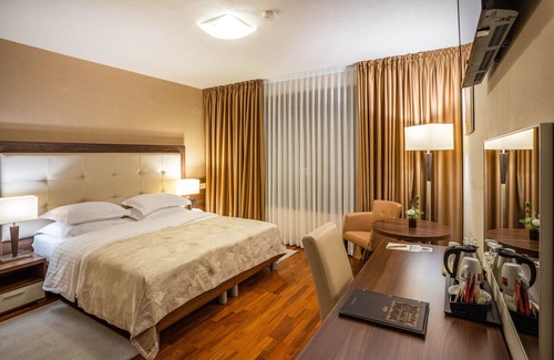 Catrnja Hotel | Hotel Degenija