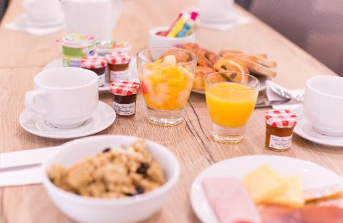 Rueil-Malmaison Hotel | Hotel Des Arts