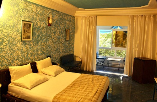 Hammam Chatt Hotel | Hotel Donia