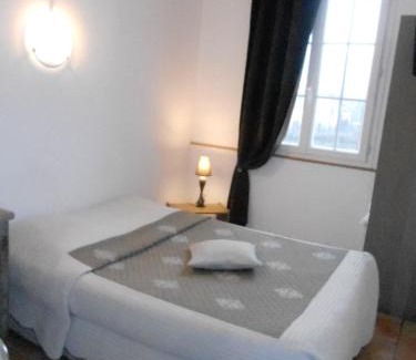 Chateau-Arnoux-Saint-Auban Hotel | Hotel Du Lac