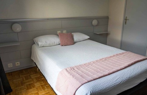 Malvilliers Hotel | Hotel du Val