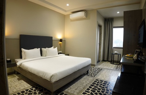 Itarsi Hotel | Hotel Express 11