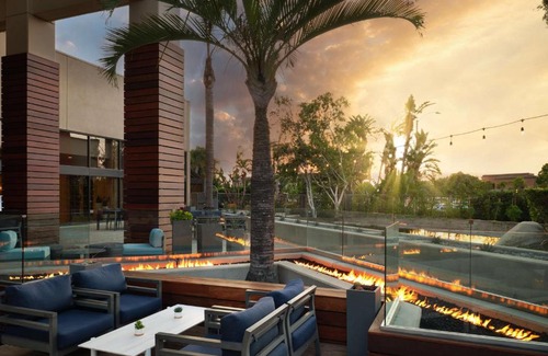 Anaheim Resort Hotel | Hotel Fera Anaheim, a DoubleTree by Hilton Hotel
