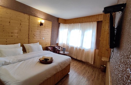 Malabar Hill Hotel | Hotel Fifth Season - Pahalgam