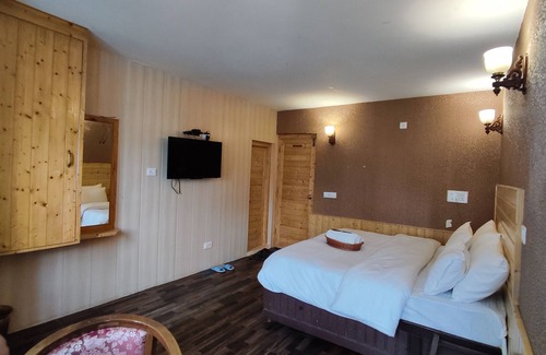 Malabar Hill Hotel | Hotel Fifth Season - Pahalgam