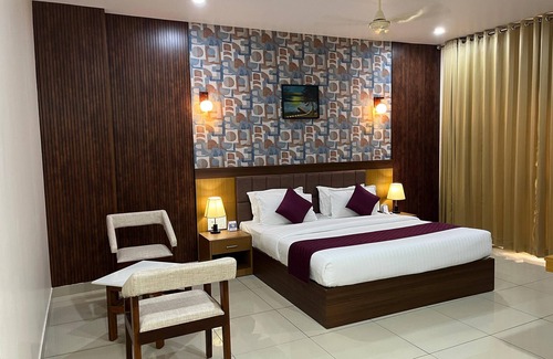 Nagampadam Hotel | Hotel Floral Palace