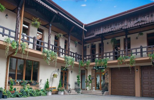 Radauti Hotel | Hotel Galany
