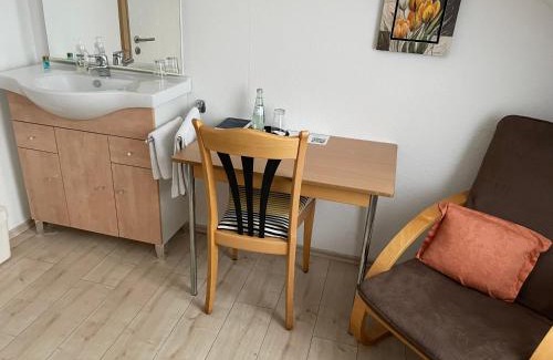 Langenholdinghausen Bed & Breakfast | Hotel Garni-Tell