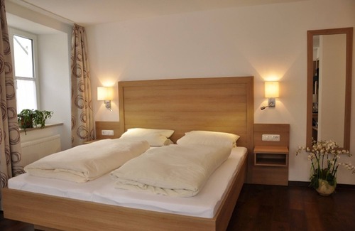 Harburg Hotel | Hotel Gasthof zum Goldenen Lamm