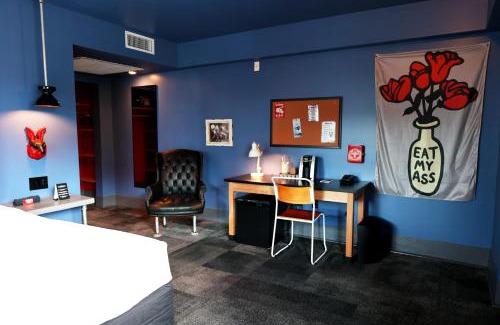 West Avenue Hotel | Hotel Gaythering - Gay Hotel - All Adults Welcome
