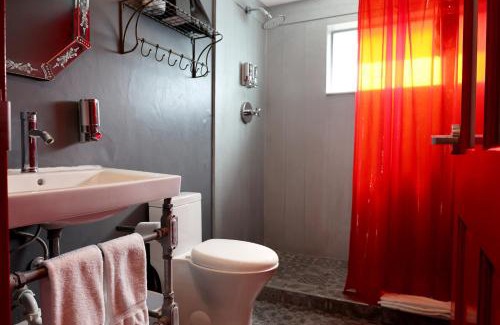 West Avenue Hotel | Hotel Gaythering - Gay Hotel - All Adults Welcome