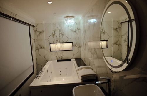 Vijayanagar 1st Stage Hotel | Hotel Golden Riviera