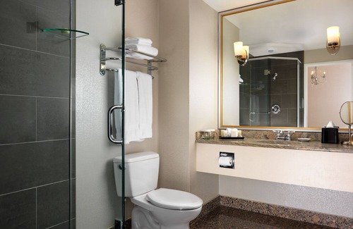 Inner Harbour Hotel | Hotel Grand Pacific