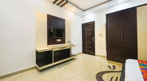 Anand Vihar Hotel | Hotel GreySky Residency