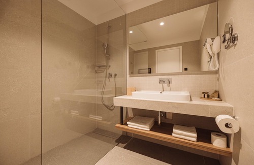 Vransko Hotel | Hotel Grof