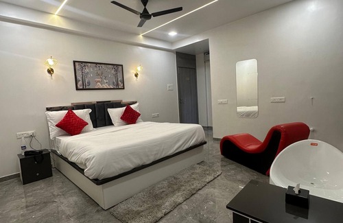Aundh Hotel | Hotel Hill Top Inn