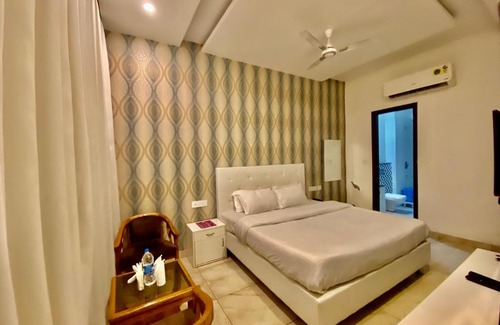 Zirakpur Hotel | Hotel Hollywood - Family Hotel
