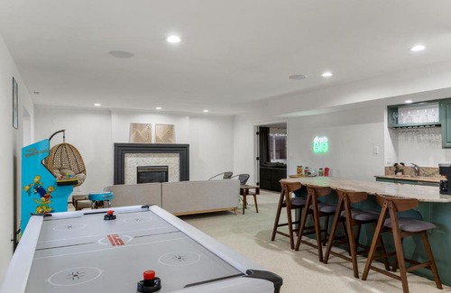 Woodmoor Villa | Hotel Homes - Thunderbird Villa Retreat