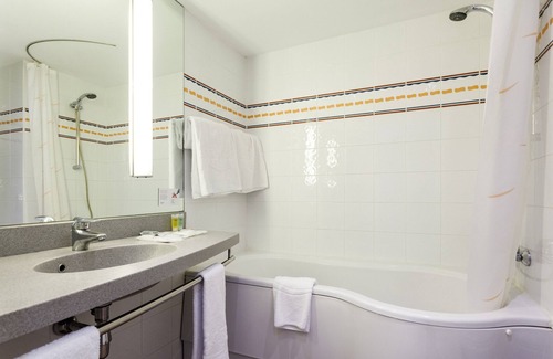 Benicalap Hotel | Hotel ILUNION Valencia 4